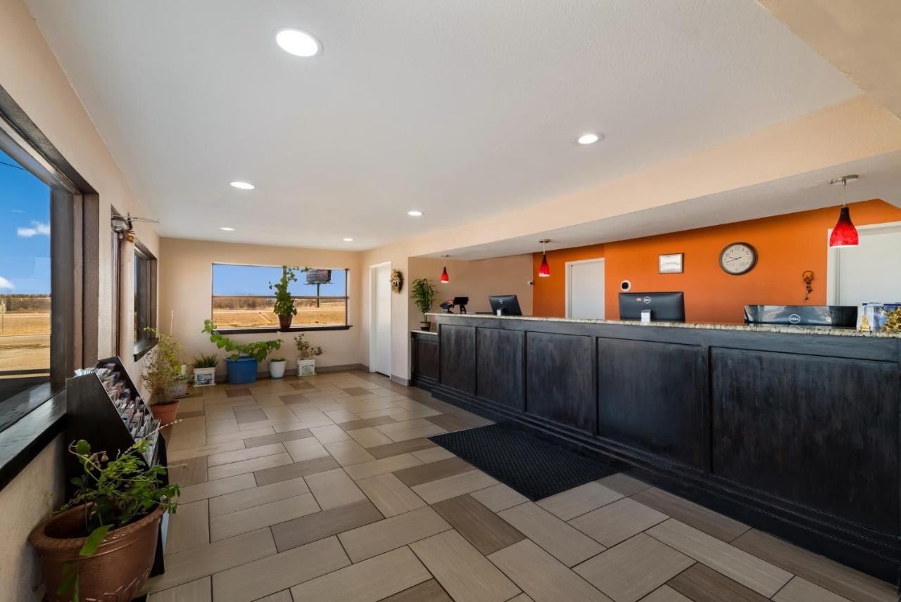 Super 8 By Wyndham Inn
