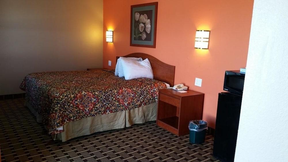 Super 8 By Wyndham Inn