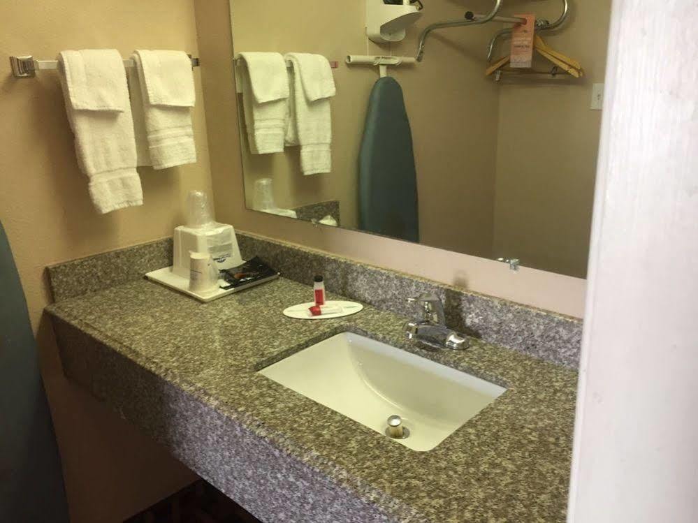 Super 8 By Wyndham Inn 2*